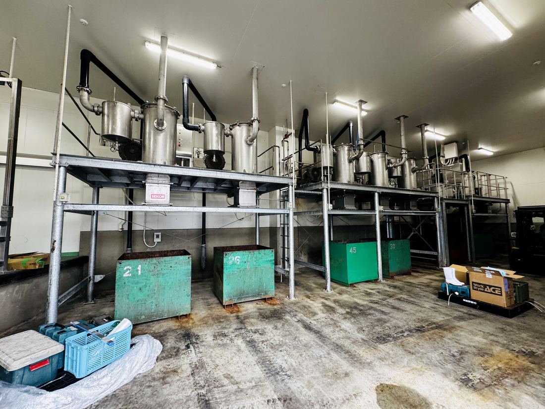 Waste air chutes